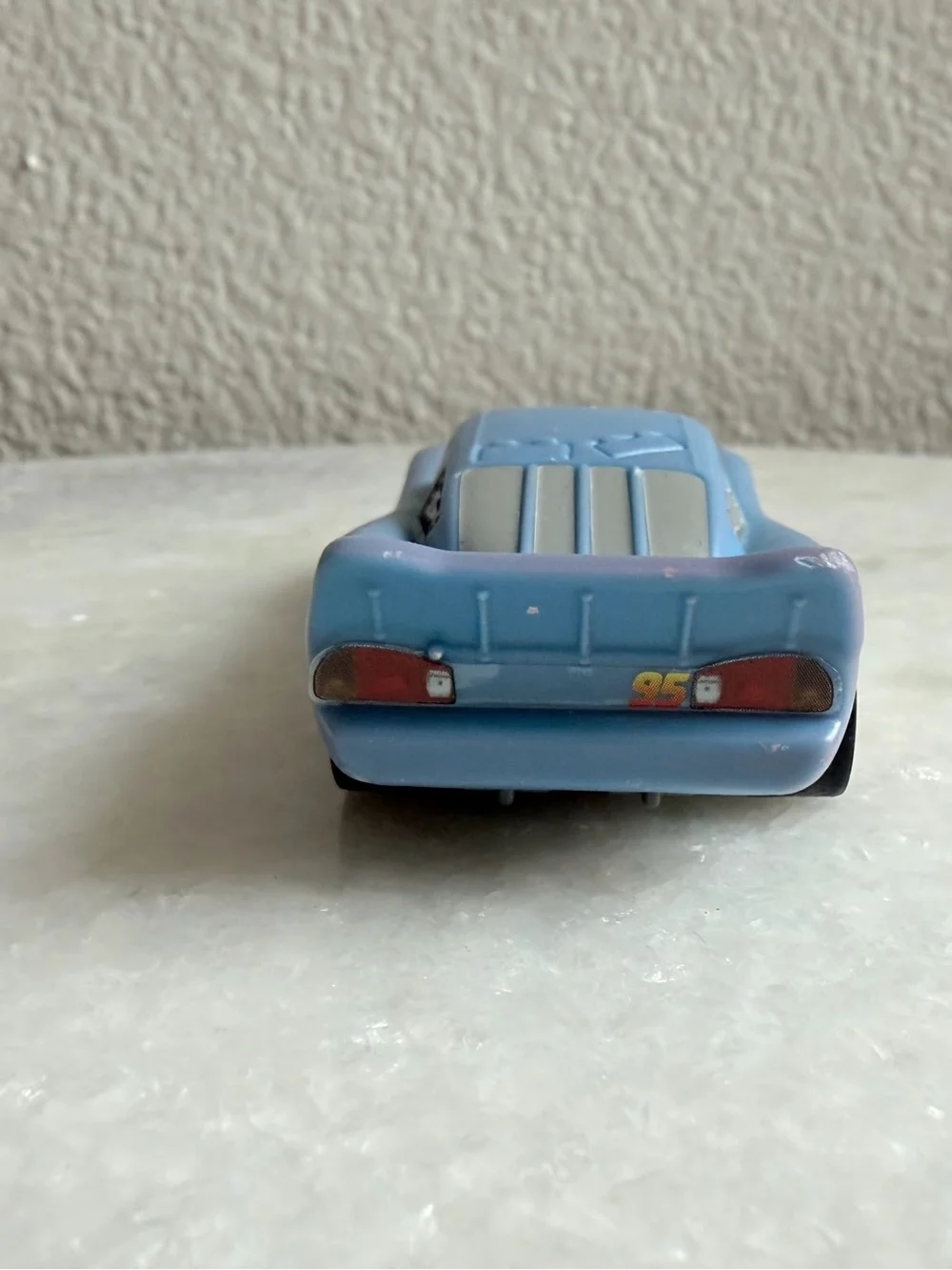Disney Pixar Cars on the road Lightning McQueen Color changing car blue/maroon
